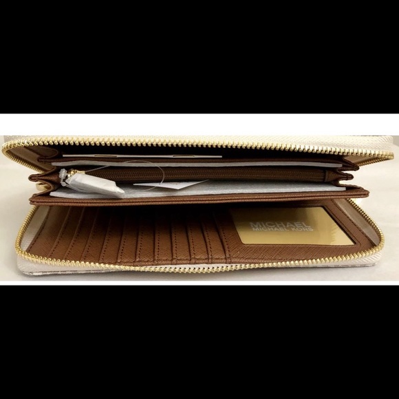 💕🛍 NEW💕 NWT MICHAEL KORS WALLET - Picture 8 of 8